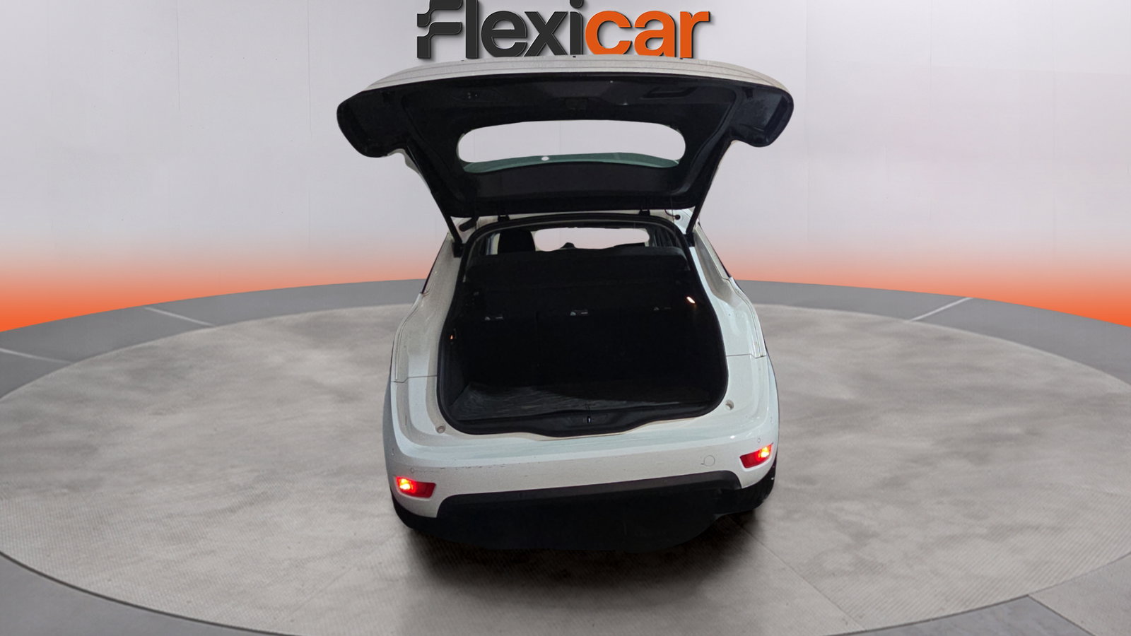 https://cdn-flexicar.caraffinity.it/public_appraisal_images_pro/images/stock/260702/HLMiTpHWvK__WhatsApp Image 2026-05-21 at 13.56.50 (5).jpeg
